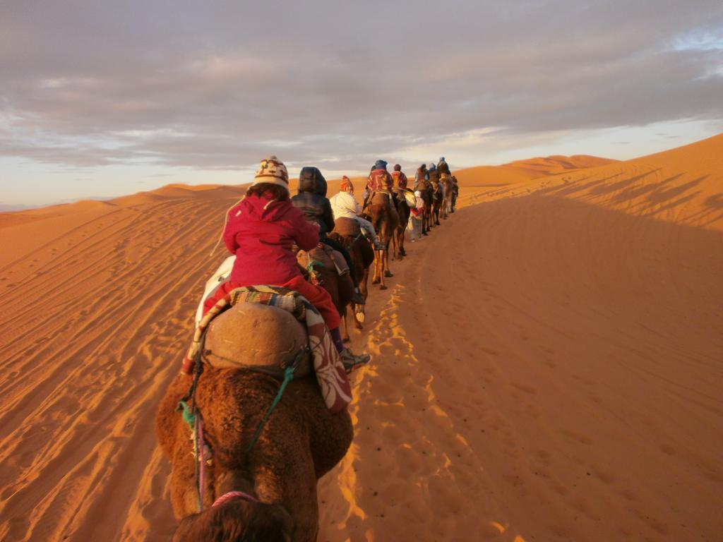 Camel Trek Bivouac Hotel Merzouga Ruang foto
